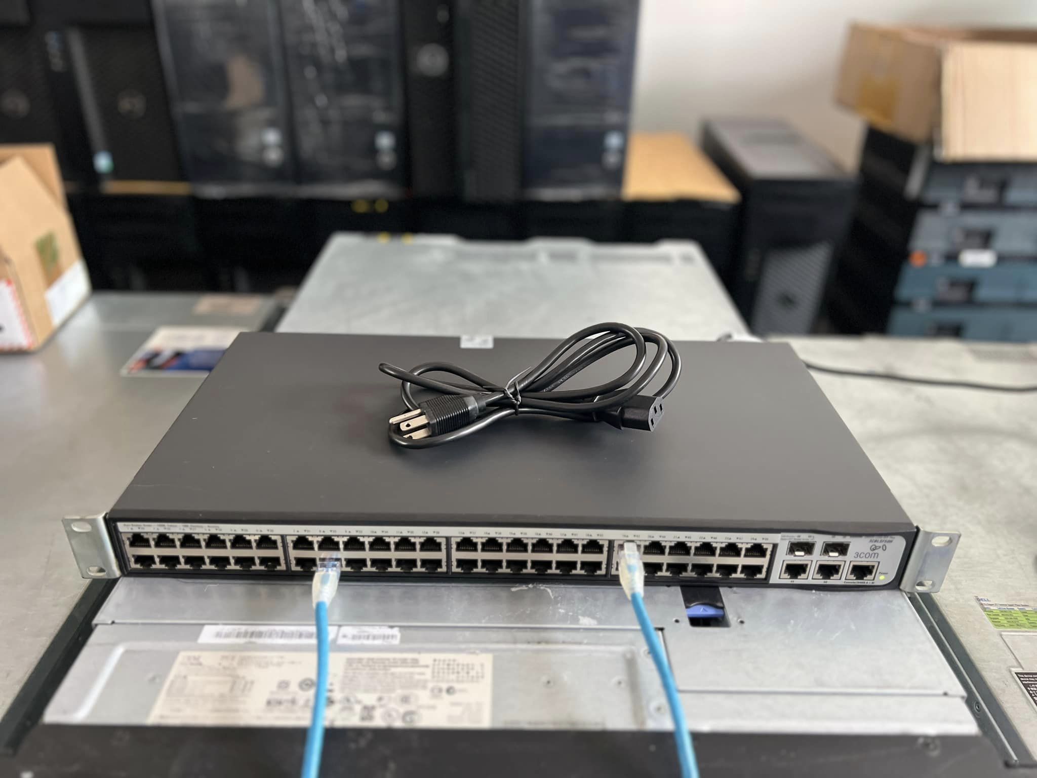 Switch 3Com 2250-SFP Plus 3CBLSF50H มือสองพร้อมใช้งาน