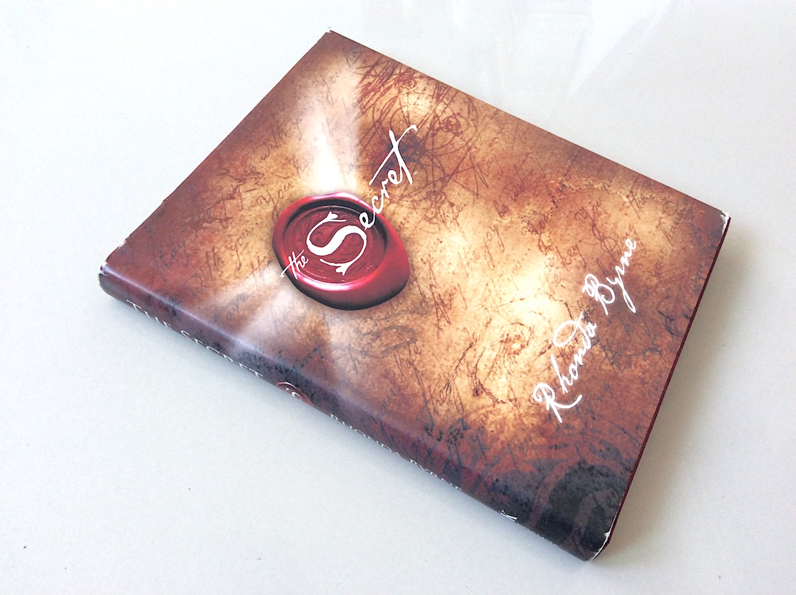 เดอะ ซีเคร็ต The Secret รอนดา เบิร์น เขียน จิระนันท์ พิตรปรีชา แปล และ The Secret by Rhonda Byrne ( 2 เล่ม )
