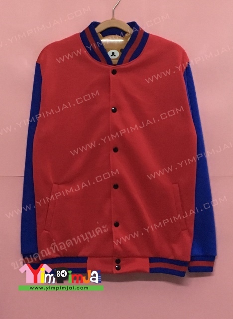 เสื้อแจ็คเก็ตเบสบอลแดงแขนน้ำเงิน