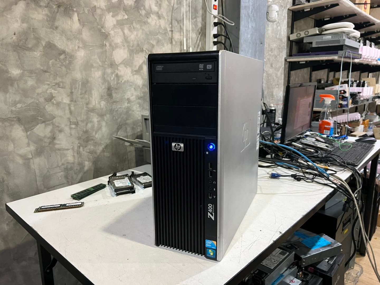 HP Workstation Z400 มือ 2 พร้อมใช้งาน