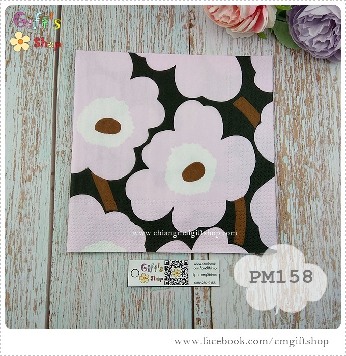 กระดาษแนปกิ้น ลายดอกไม้ ลาย UNIKKO rose ลายของ marimekko ดอกไม้สีชมพู พื้นหลังเข้ม