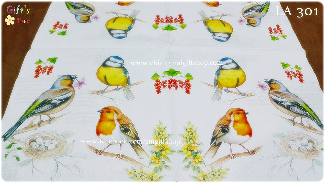 กระดาษแนปกิ้น ลายนกสีฟ้าเขียวน้ำตาลปากคาบดอกไม้สีชมพูเกาะกิ่่งไม้ที่มีรังนกและไข่นก นกสีส้มเกาะกิ่งไม้ที่มีดอกไม้เหลือง นกสีเหลืองฟ้าเกาะกิ่งไม้ พื้นหลังสีขาว