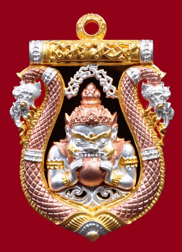 เหรียญเสมาพระราหู ฉลุลายยกองค์ พลังอำนาจ วัดศรีษะทอง เนื้อบรอนซ์นอกอิตาลี ชุบ 3 กษัตริย์ ขัดเงา 3 มิติ แบบที่ 1 สวยๆ มากๆ ครับ