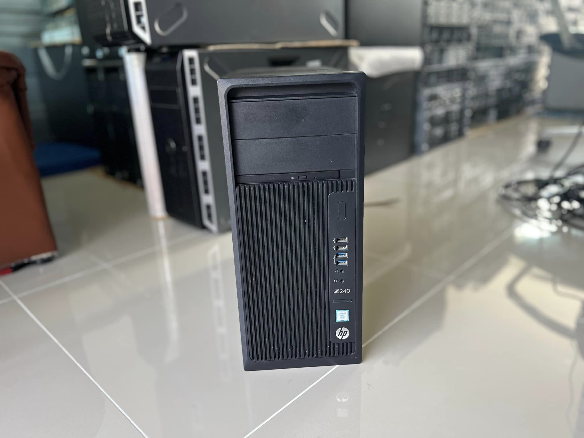 hp z240 ddr4 v5 ssd m2 128gb ram 32gb เวิร์คสเตชั่นมือสองพร้อมใช้งาน