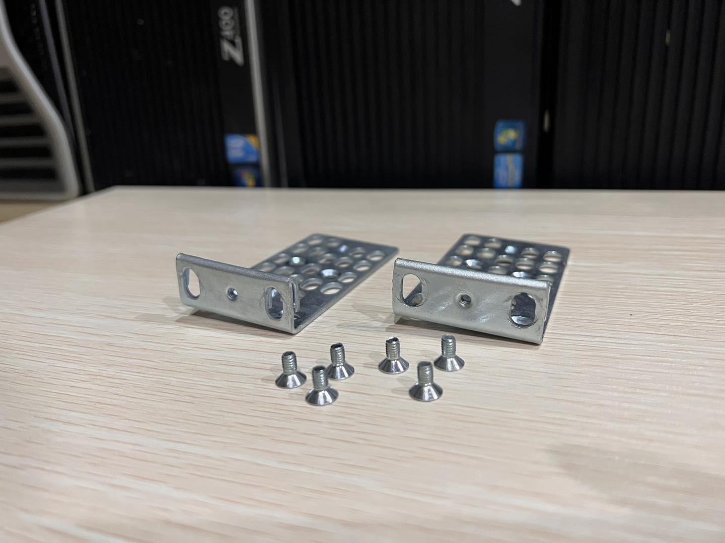 หูยึด cisco 3750x 3560x สำหรับเข้าตู้ หรือหูเข้าตู้