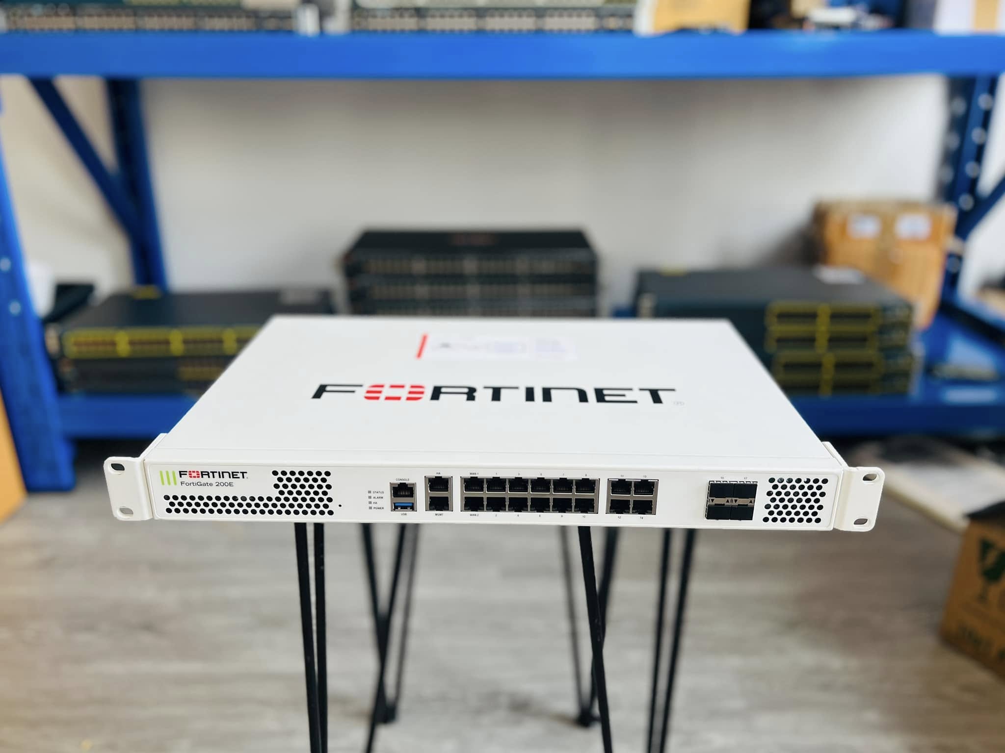 Fortigate 200E ไฟร์วอลล์ฟอติเนทมือสองพร้อมใช้งาน