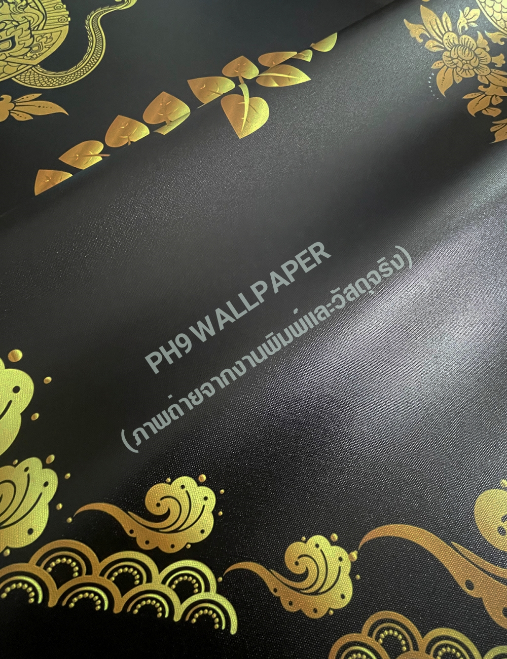วอลเปเปอร์ภาพพิมพ์แคนวาส ภาพต้นโพธิ์-พญานาค สีทอง-ดำ สำหรับตกแต่งผนัง นิยมสำหรับตกแต่งผนังห้องพระ ร้านนวด-ร้านสปาไทย NAK-SPE-012CV