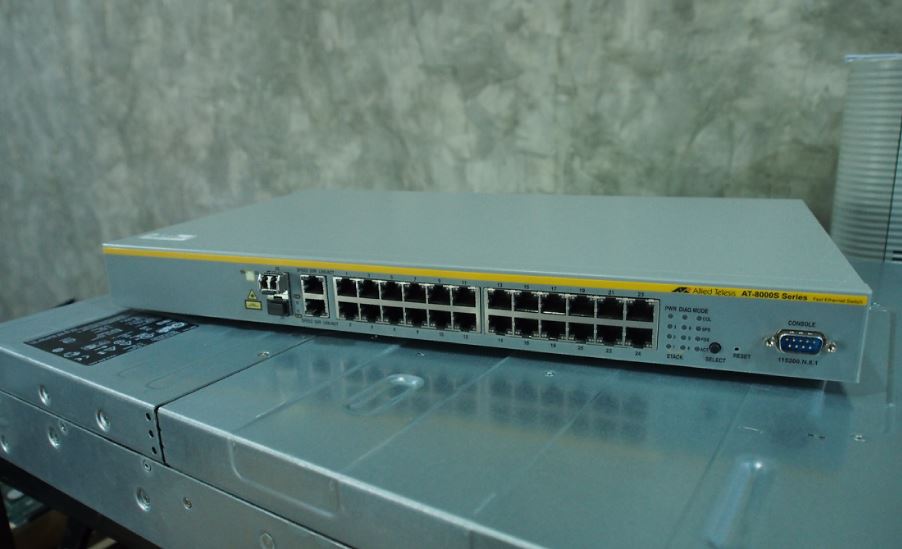 Switch Allied Telesis AT-8000S/24 มือ 2 พร้อมใช้งาน