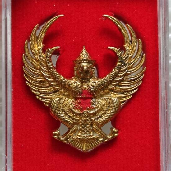 พญาครุฑรุ่นจอมราชันย์ พระอาจารย์วราห์วัดโพธิ์ทอง พิมพ์ใหญ่เนื้อกะไหล่ทอง ปี60 ตอกโค๊ตว.สายฟ้า นิยม