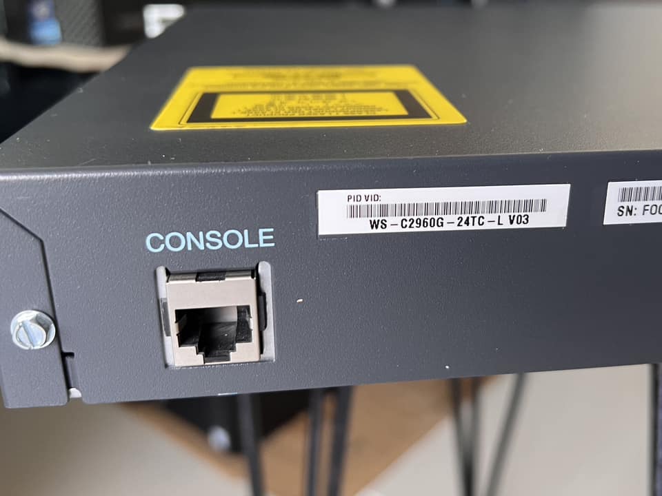 cisco 2960g 24tc l gigabit มีหู และสายไฟ ให้ สวิทซิสโก้มือสองพร้อมใช้งาน