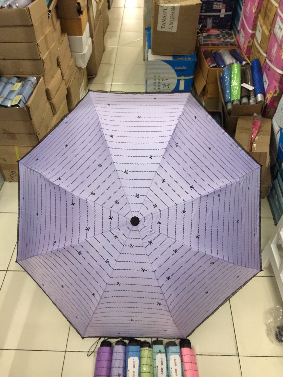 ร่ม4ตอน8ก้าน24นิ้วมีระบายยูวีดำ รหัส 1610