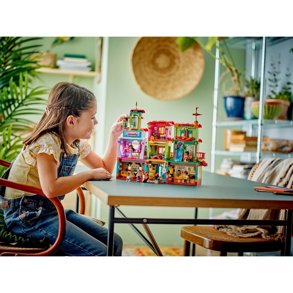 เลโก้ LEGO Disney 43245 The Magical Madrigal House