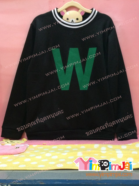 เสื้อกันหนาว สีดำ แขนยาว สกรีนตามสั่ง W J