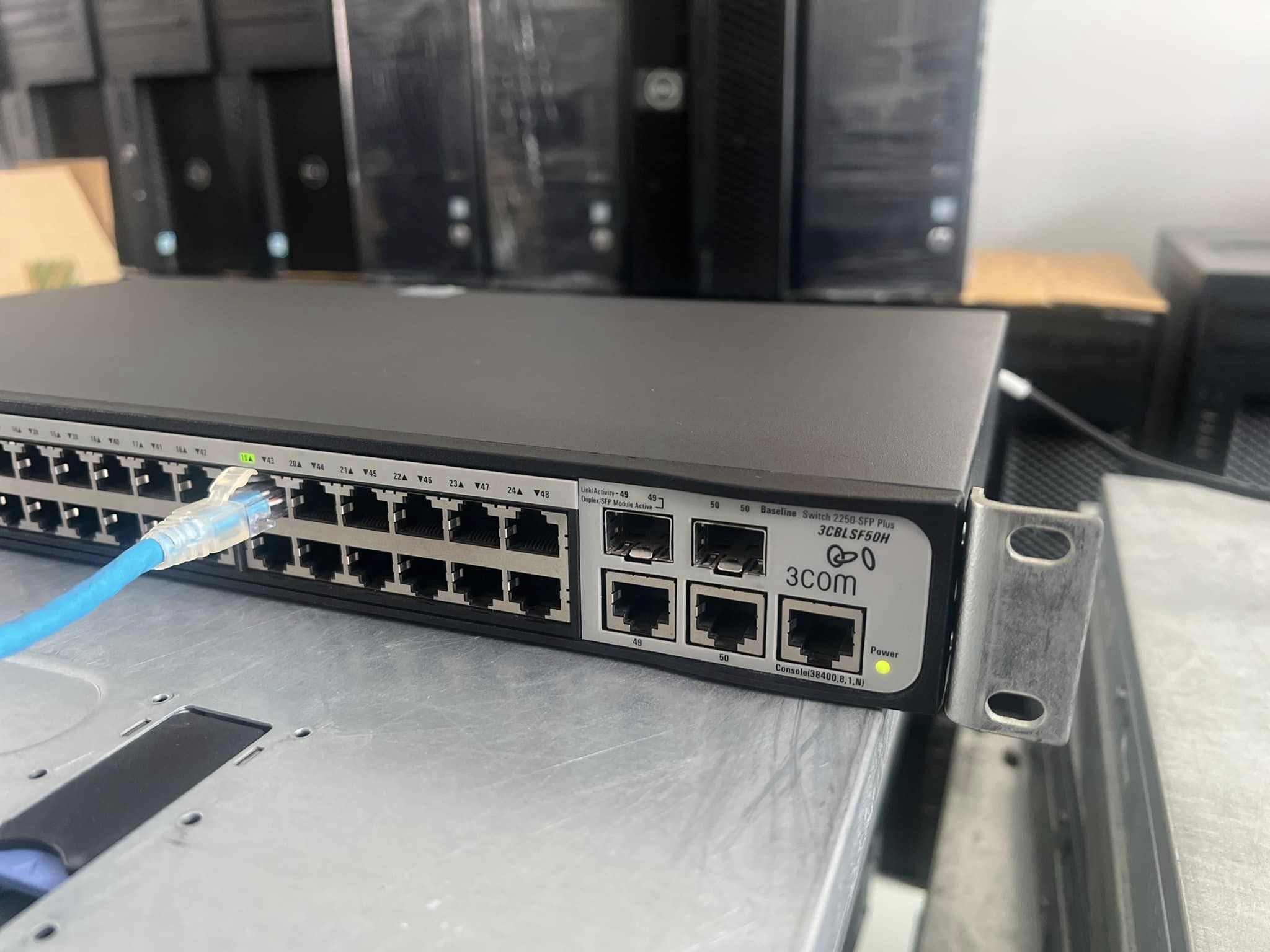 Switch 3Com 2250-SFP Plus 3CBLSF50H มือสองพร้อมใช้งาน