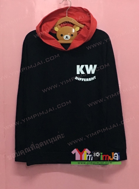 เสื้อฮู้ด สีดำ แขนยาว หมวกแดง ไร้ซิป สกรีนตามสั่ง KW DIFFERENT