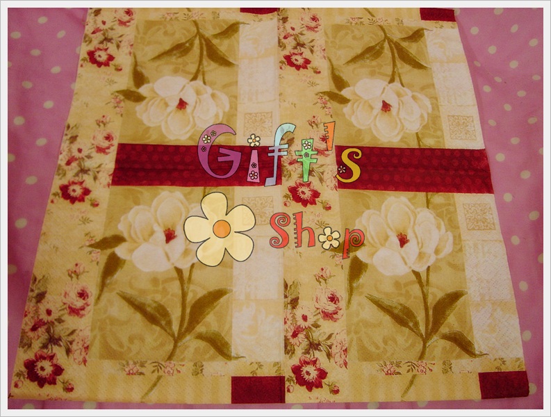 กระดาษแนปกิ้นยุโรป, ลายดอกไม้สีขาว, ลายดอกไม้ใหญ่ๆ, ลายดอกไม้เล็กๆ, พื้นหลังสีครีม, ลายวินเทจ, แถบสีแดงลายจุด, ลายพิมพ์ด้านหลังแนววินเทจ