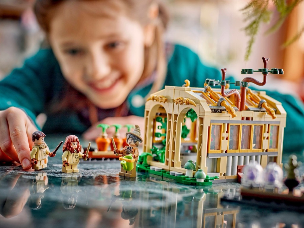 เลโก้ LEGO Harry Potter 76445 Hogwarts™ Castle: Herbology Class