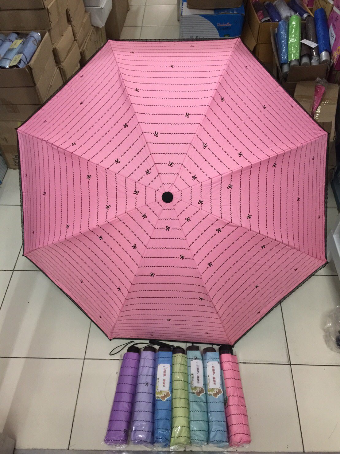 ร่ม4ตอน8ก้าน24นิ้วมีระบายยูวีดำ รหัส 1610