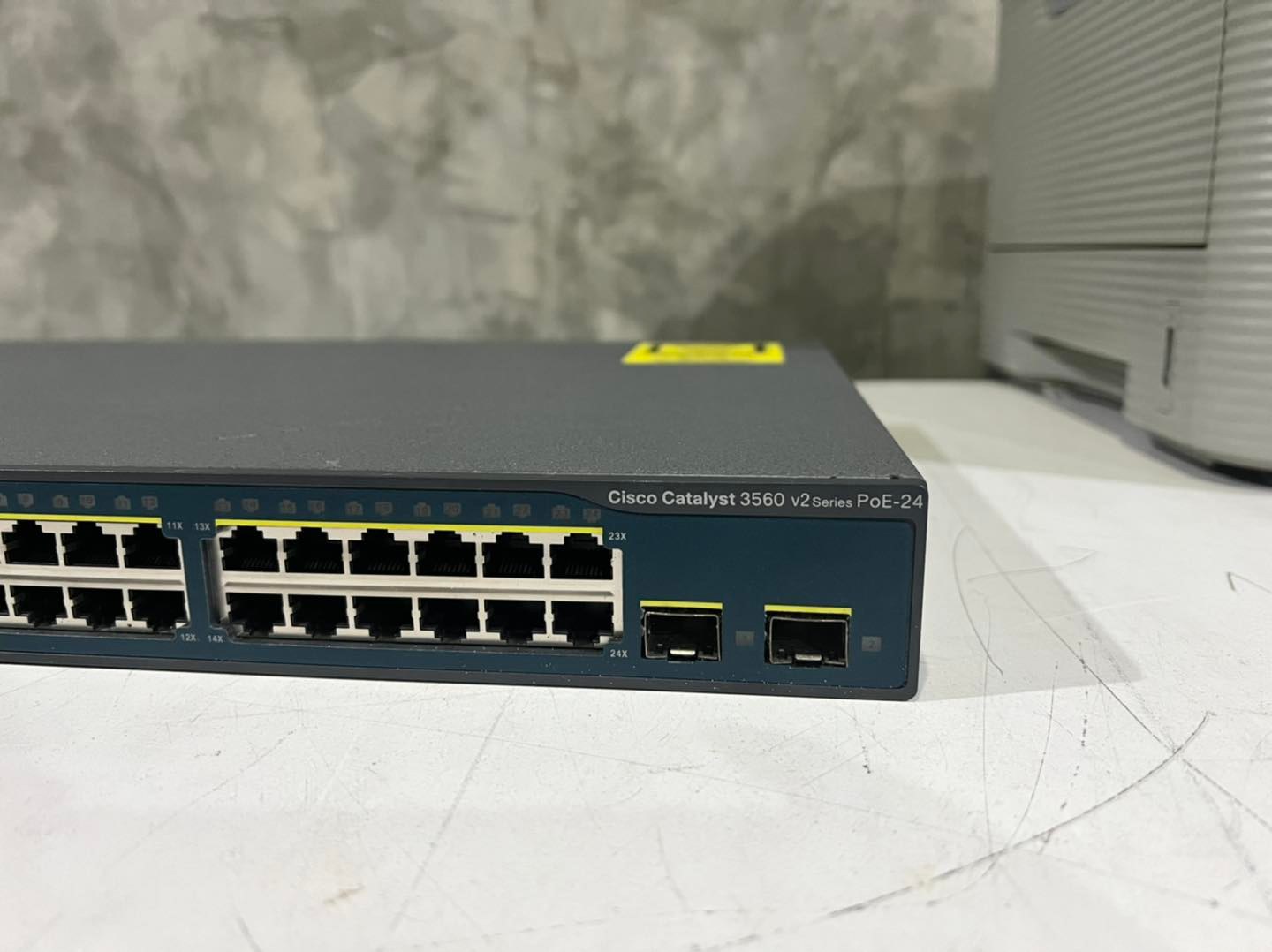 Cisco 3560V2 24PoE switch มือ 2 พร้อมใช้งาน