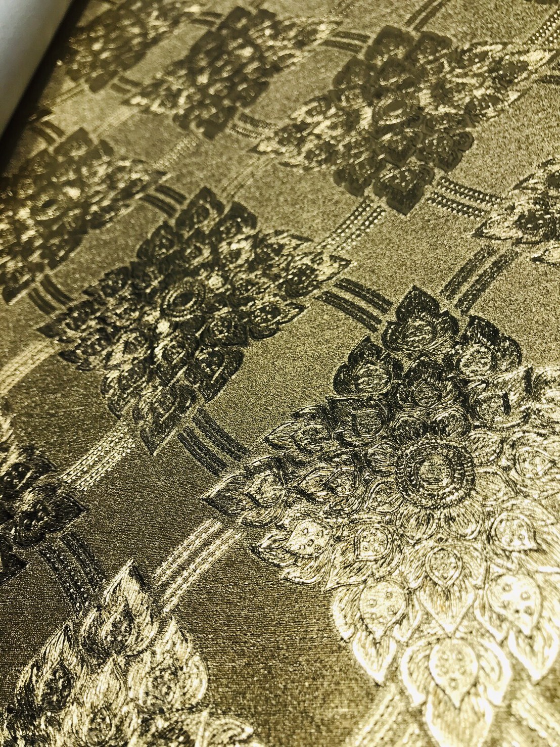 วอลเปเปอร์ติดผนังลายไทย ลายประจำยาม ทอง RG033-22