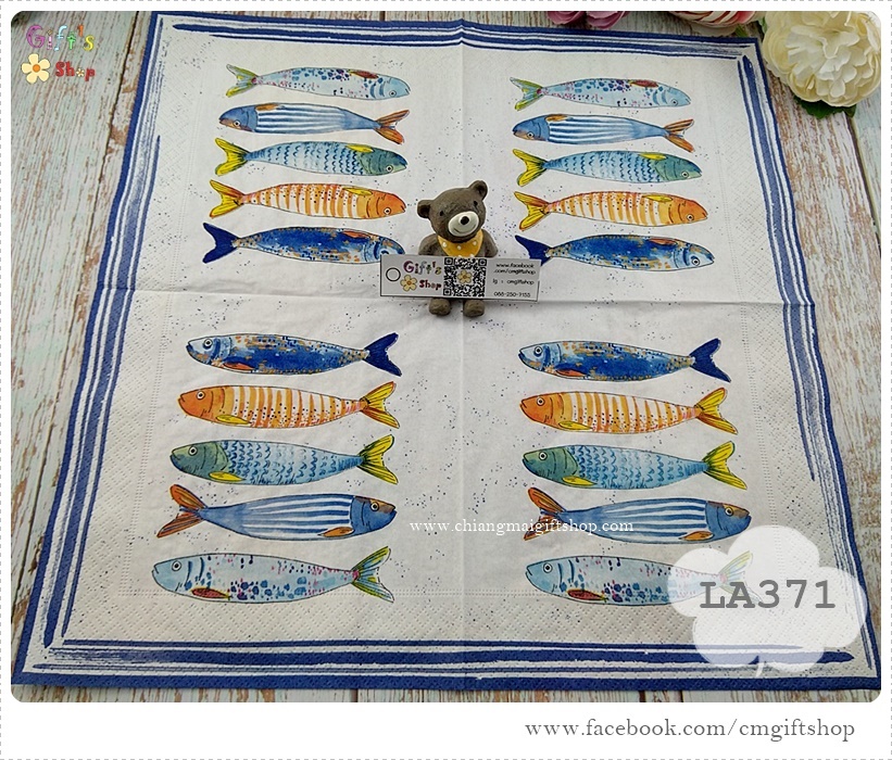 กระดาษแนปกิ้นยุโรป, ลาย Bord de Mer, ลายปลา,ลายปลาทะเล, ลายปลาโทนสีฟ้า, ลายปลาหลายสี, ลายสัตว์ทะเล, ลายทะเล, ลายปลาสีฟ้า, ลายปลาสีส้ม, ขอบสีน้ำเงิน, พื้นหลังสีขาว