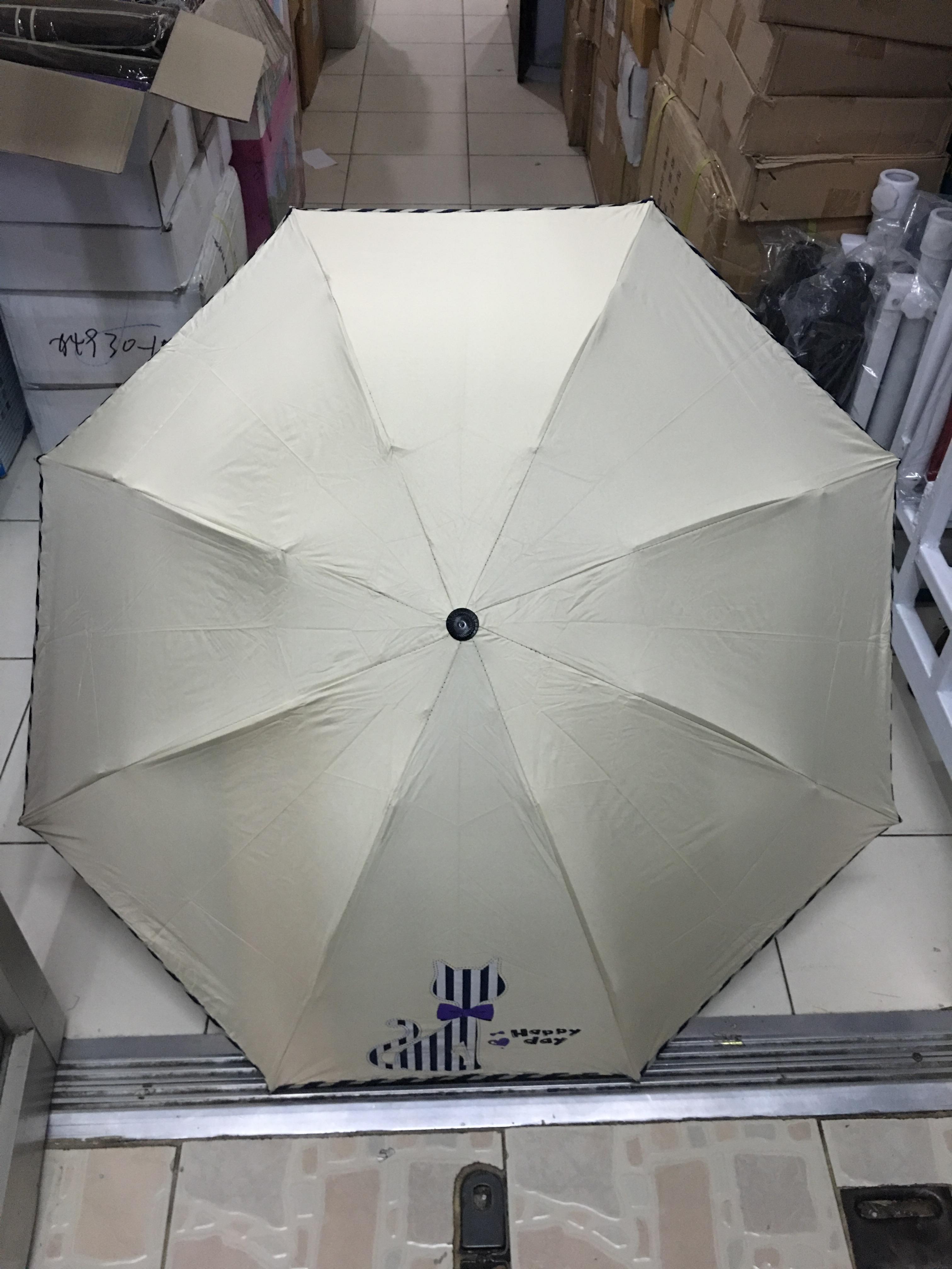 ร่มโค้งชายตรงลายแมวยูวีดำ