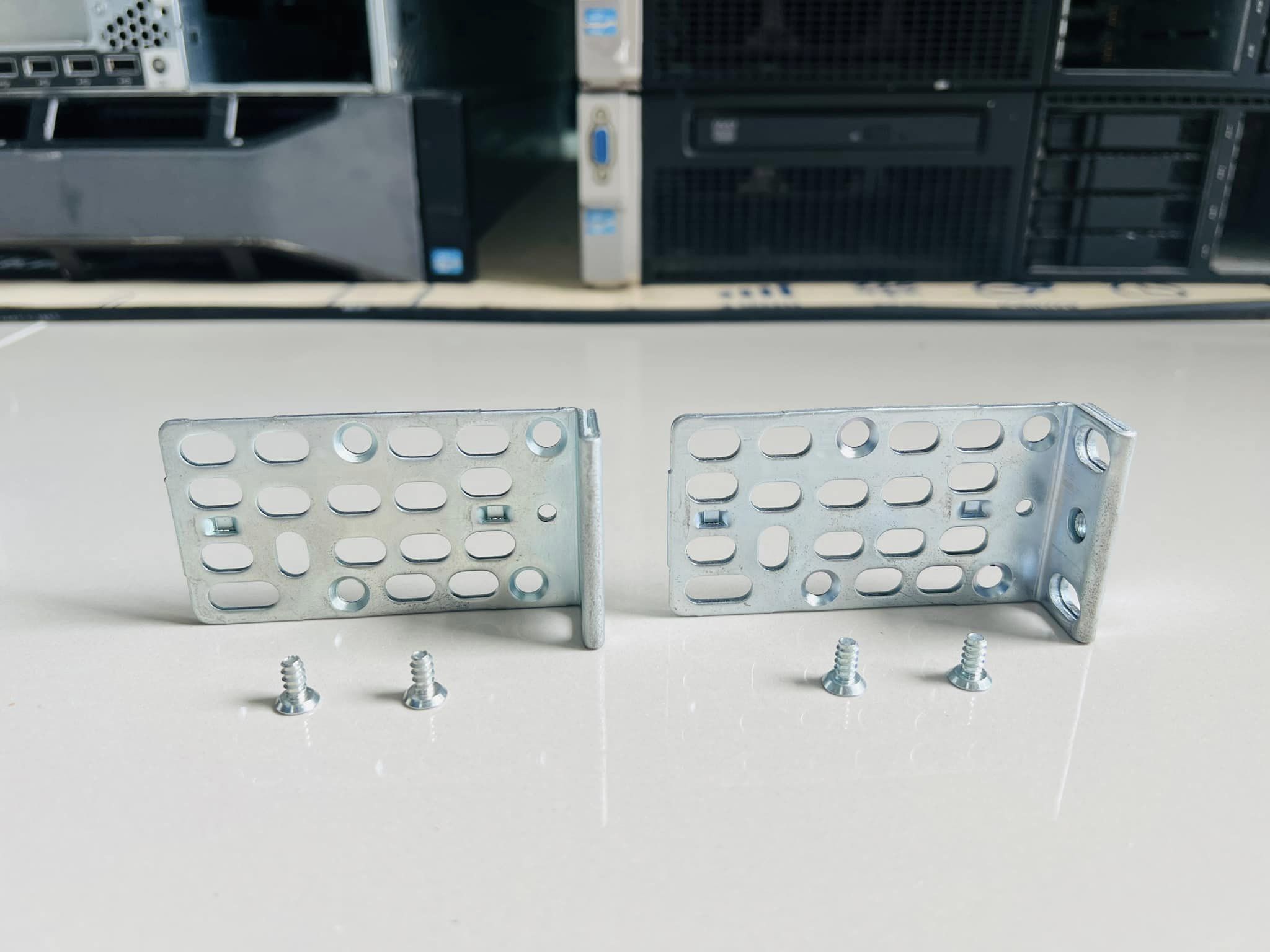 หู cisco 2960 3560 3750 มีน๊อตให้ 4 ตัว มือสองพร้อมใช้งาน