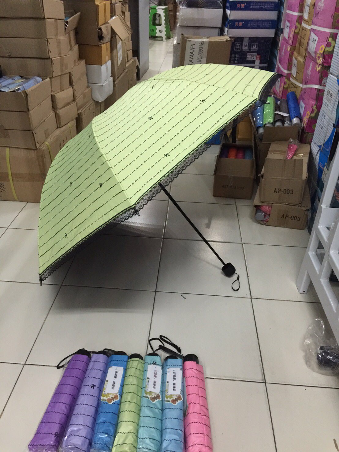 ร่ม4ตอน8ก้าน24นิ้วมีระบายยูวีดำ รหัส 1610