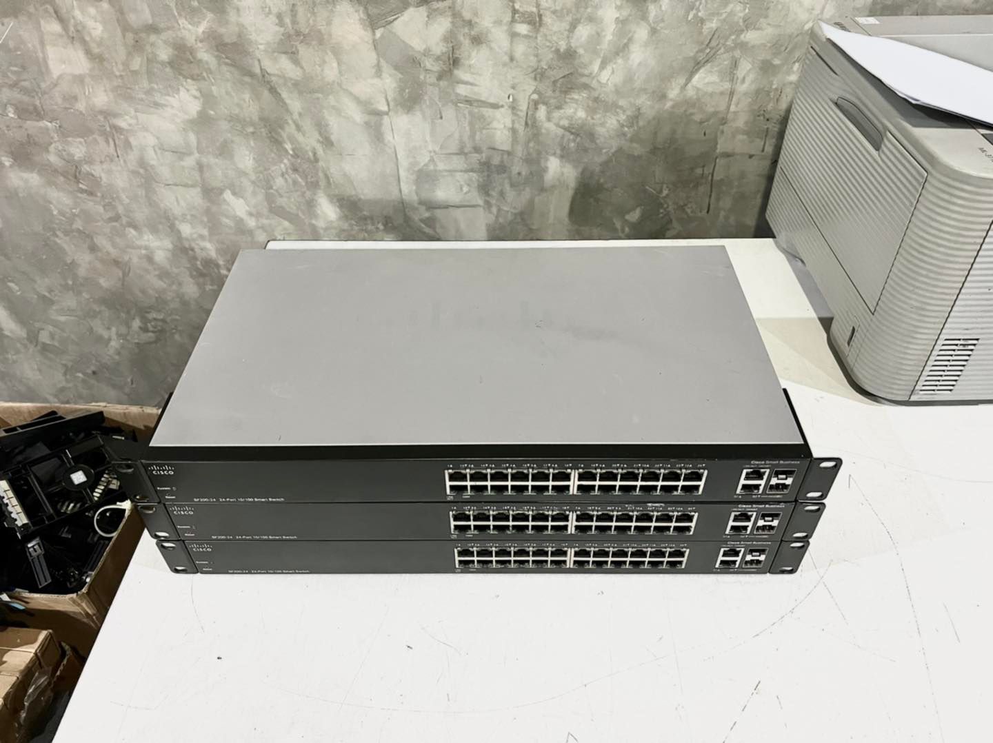 Cisco SF200 24-Port 10/100 มือสอง พร้อมใช้งาน