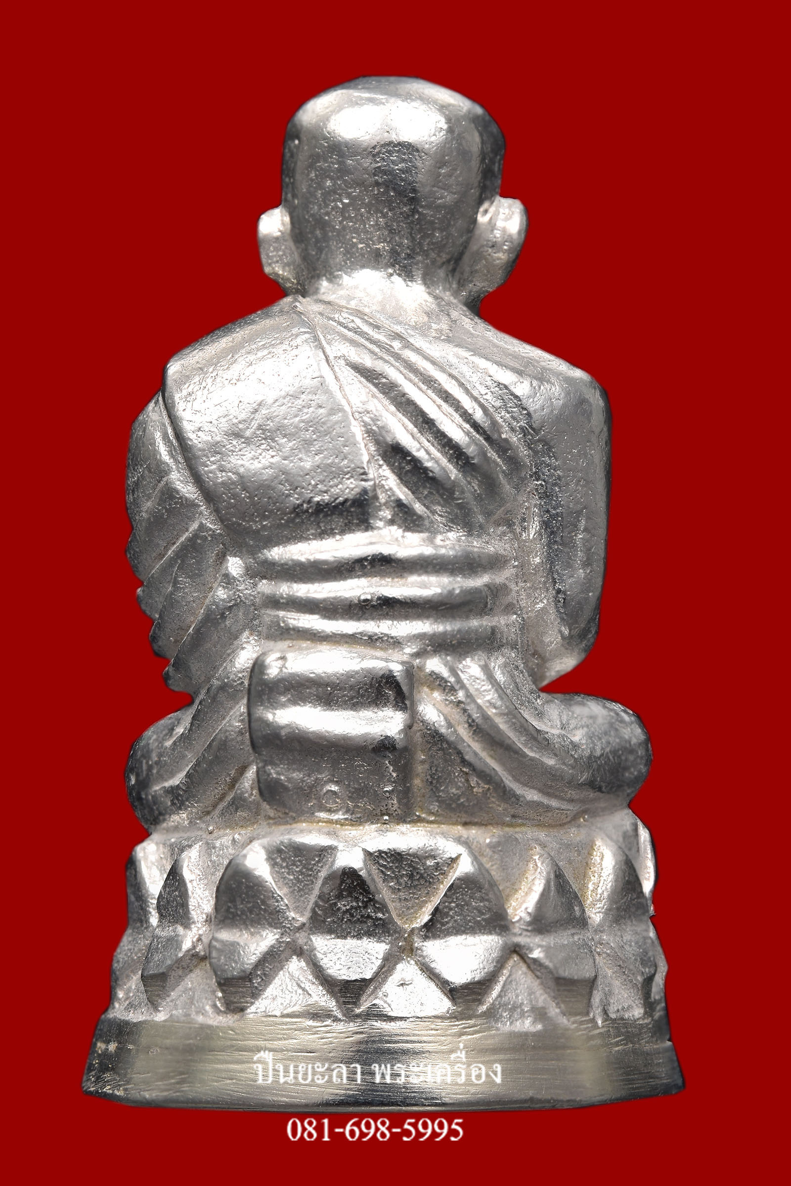 รูปหล่อลอยองค์หลวงปู่ทวด บัวรอบย้อนยุค เนื้อเงินก้นเงิน รุ่นนิรันตราย วัดทรายขาว จ.ปัตตานี ปี 2558 สวยงามมากครับ