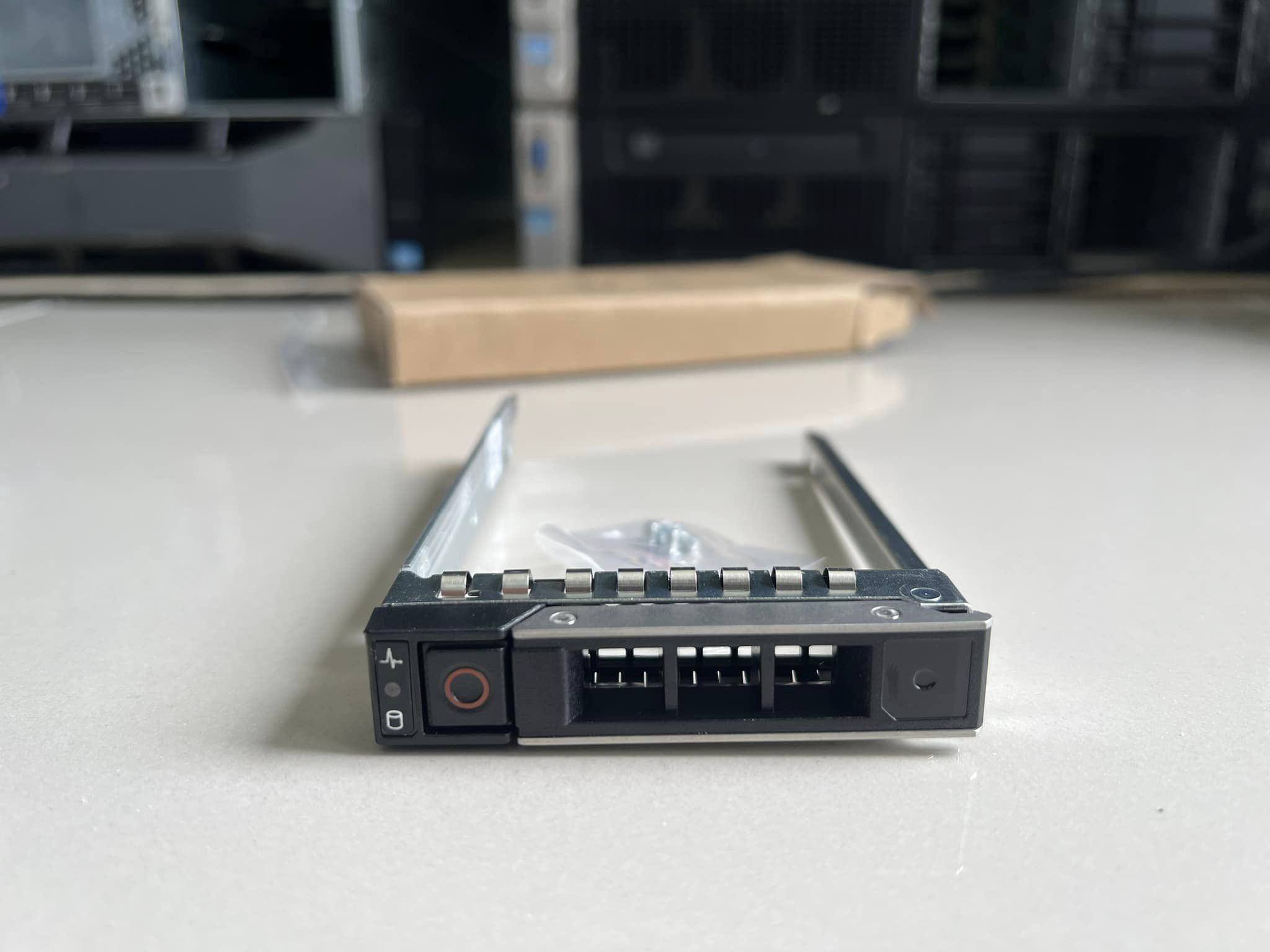tray dell R440 R640 R740 R740xd R840 R940 R6415 R7415 R7425 2.5 นิ้ว gen 14 มือสองพร้อมใช้งาน