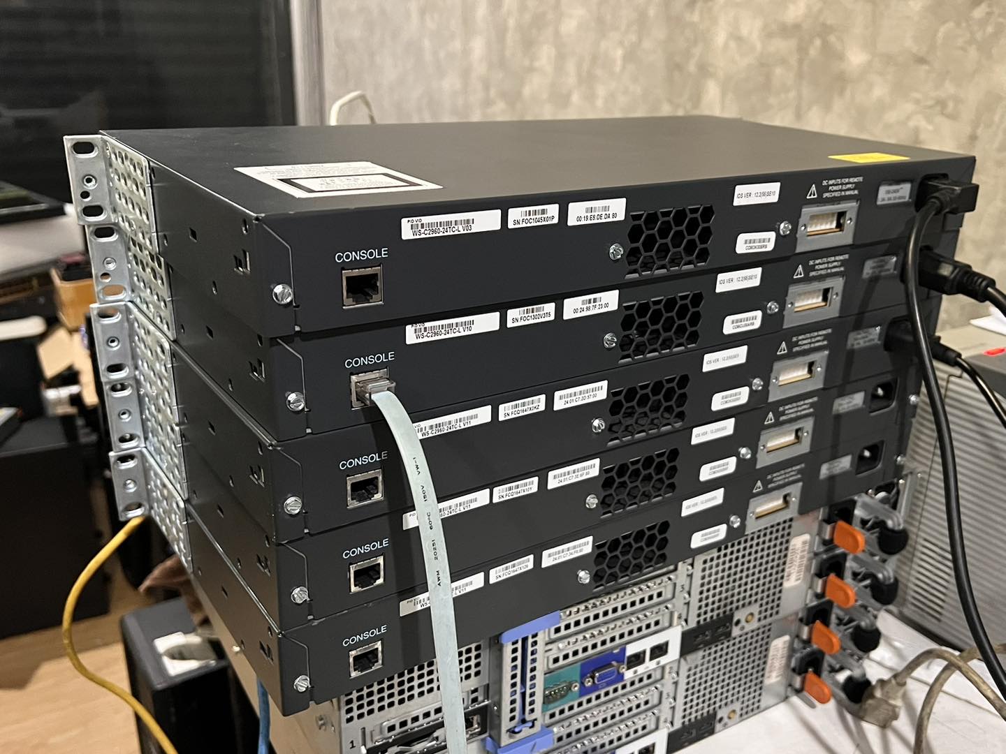 Cisco 2960 24TC L switch มือสองพร้อมใช้งาน