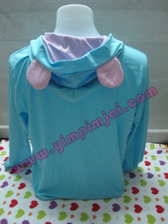เสื้อฮู้ดสีฟ้าหูหมีสีชมพูซ้อนหมวกสีชมพู ซิปสีขาว