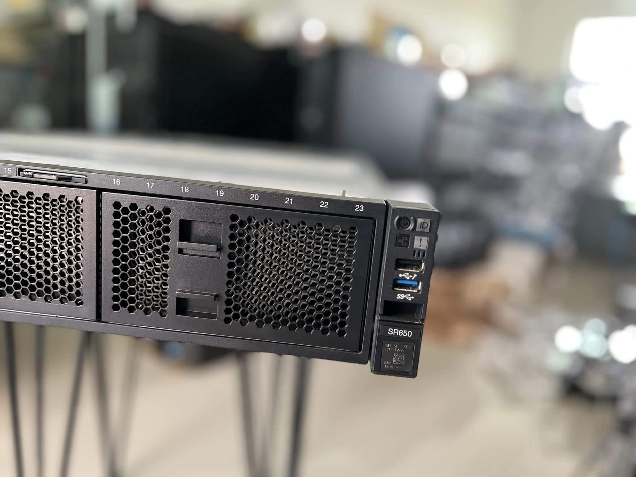 Lenovo ThinkSystem SR650 64gb ssd 240gbเซิฟเวอร์มือสองพร้อมใช้งาน