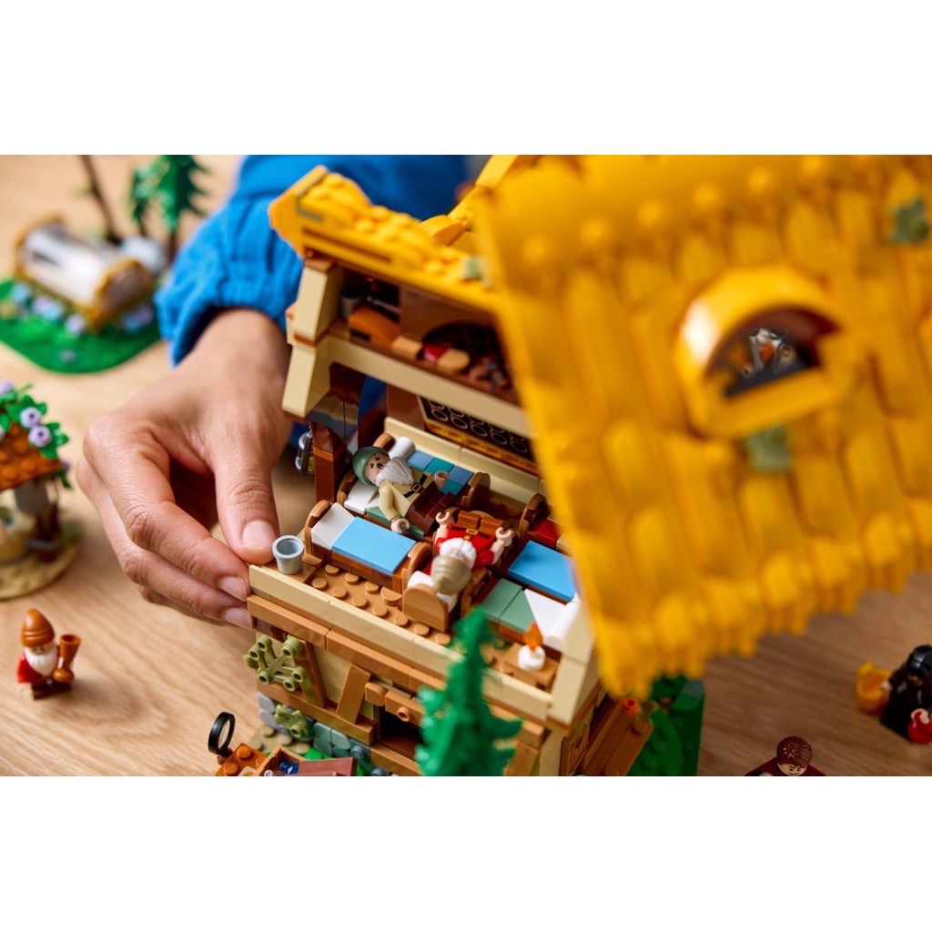 เลโก้ LEGO Exclusives Disney 43242 Snow White and the Seven Dwarfs' Cottage