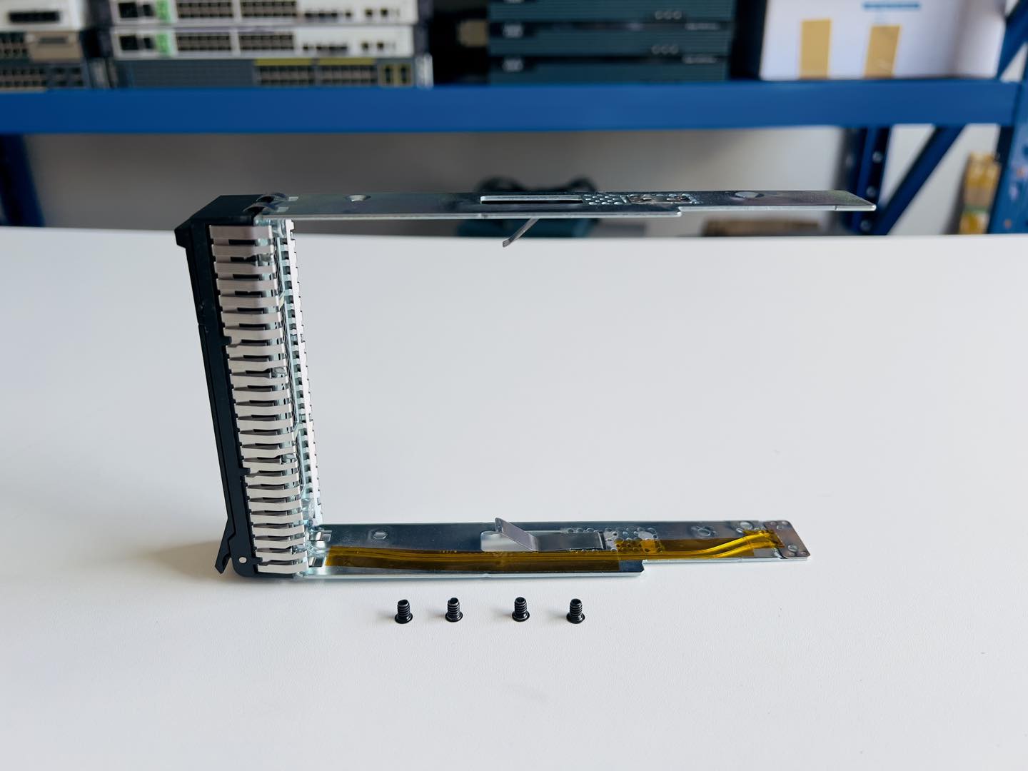 tray hdd lenovo 3.5 int SR650 SR850 SN550 Series SAS SATA เทฮาร์ดดิสเลอโนโวมือสองพร้อมใช้งาน