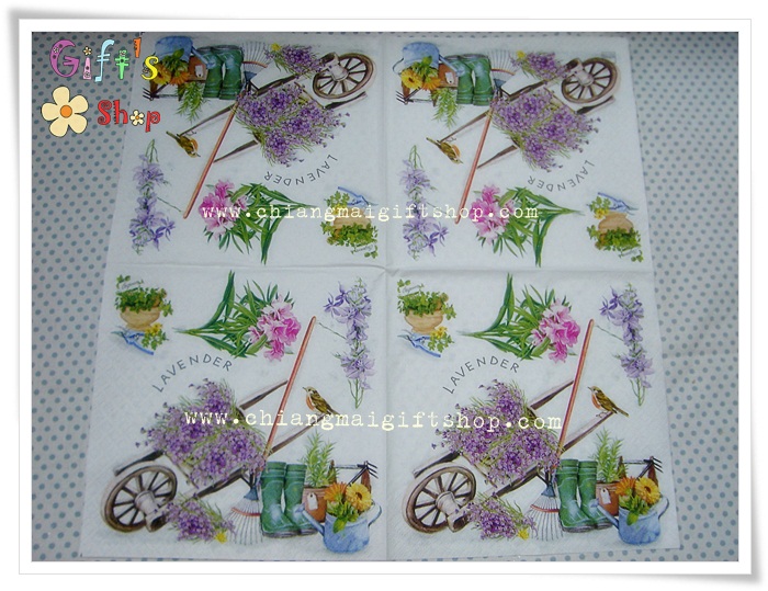 กระดาษแนปกิ้นยุโรป, ลายดอกไม้สีม่วงในรถเข็นไม้, ลายอุปกรณ์ทำสวน, พื้นหลังสีขาว, ลายดอกลาเวนเดอร์, ลายทำสวน