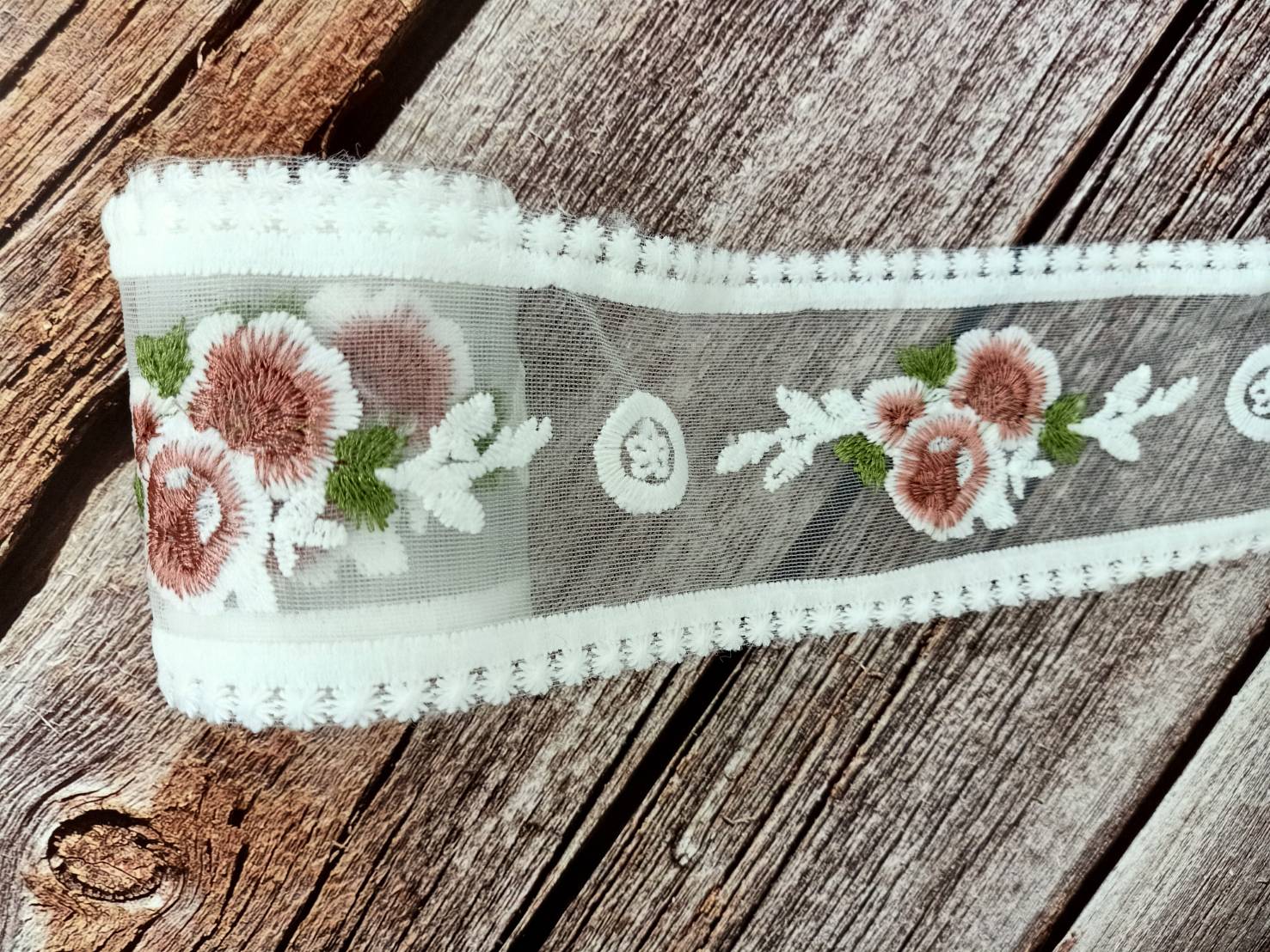 ริบบิ้นผ้าลูกไม้ ปักลายดอกไม้ หวานมาก ขนาด 8.4 ซม. สไตล์เกาหลี คุณหนูมากๆ