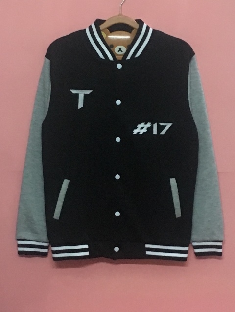 เสื้อแจ็คเก็ตเบสบอลปักชื่อ