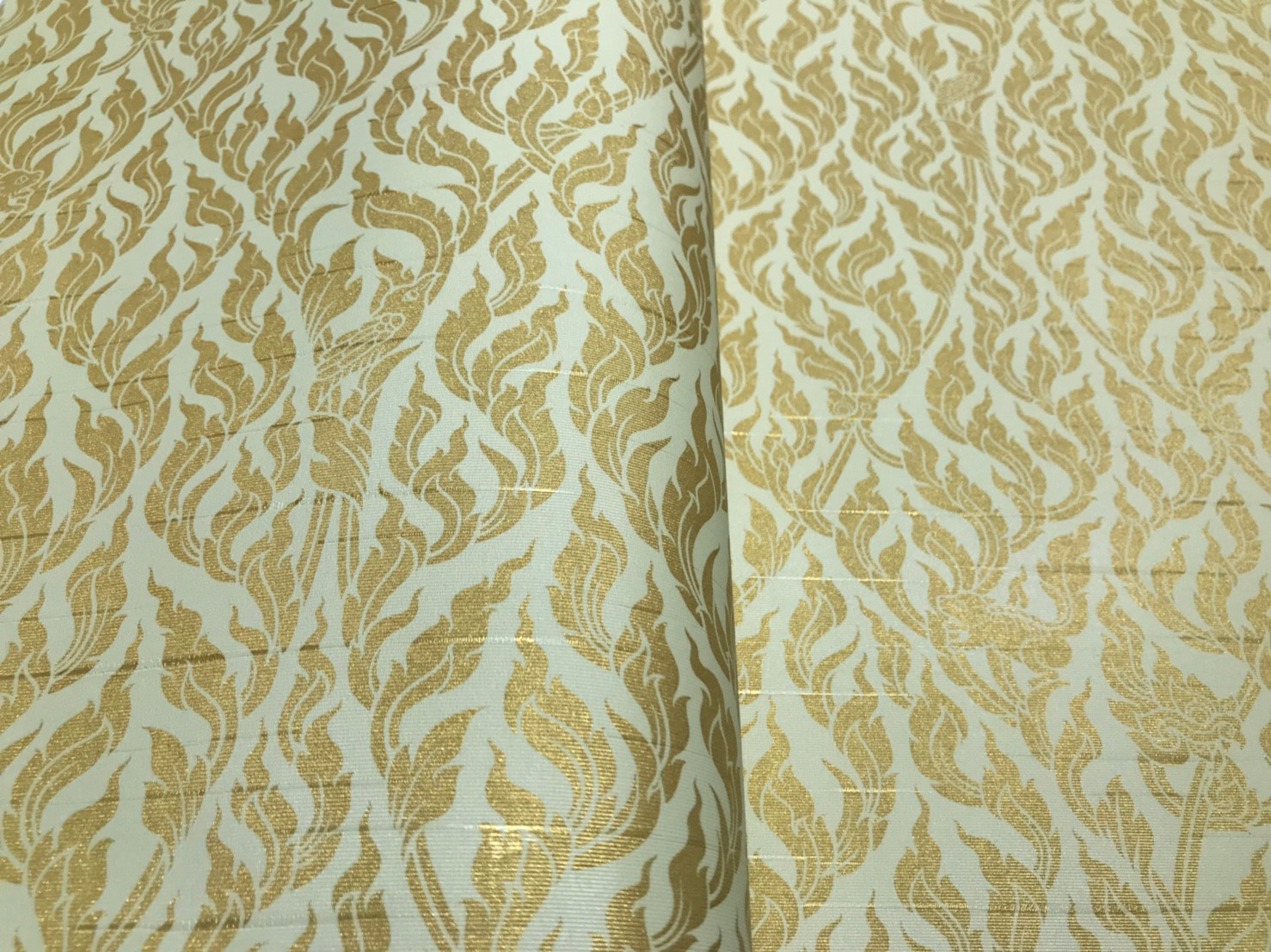 วอลเปเปอร์ลายไทย กนก ทอง 43-110