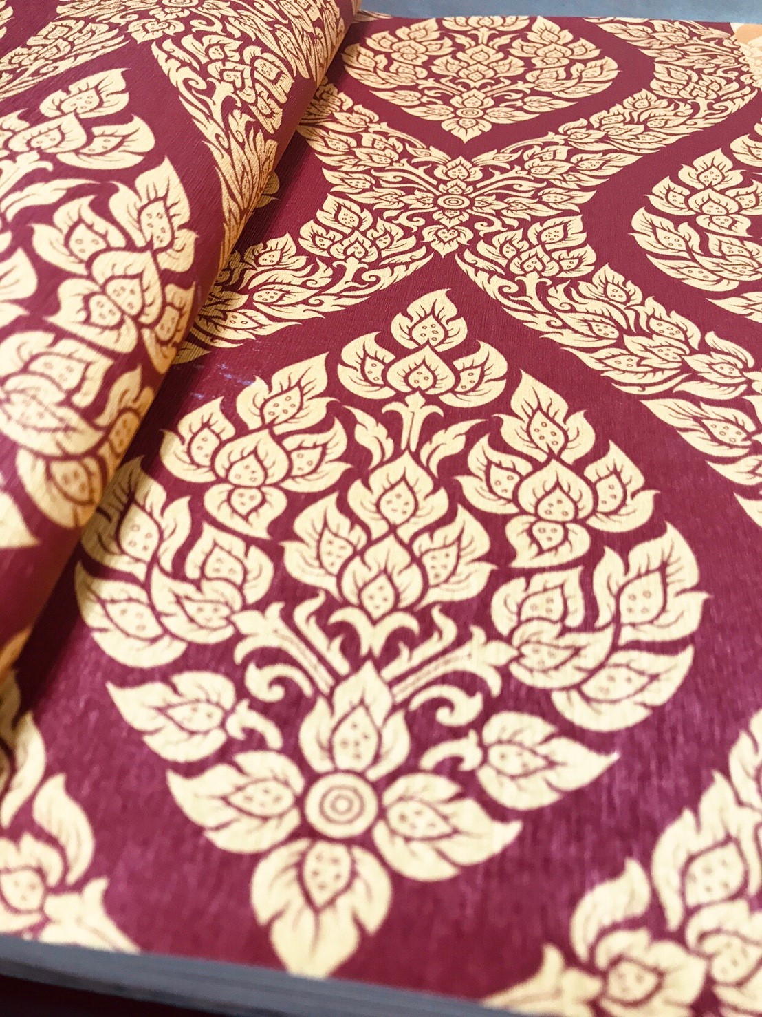 วอลเปเปอร์ลายไทย พุ่มข้าวบิณฑ์ แดง-ทอง 038-8