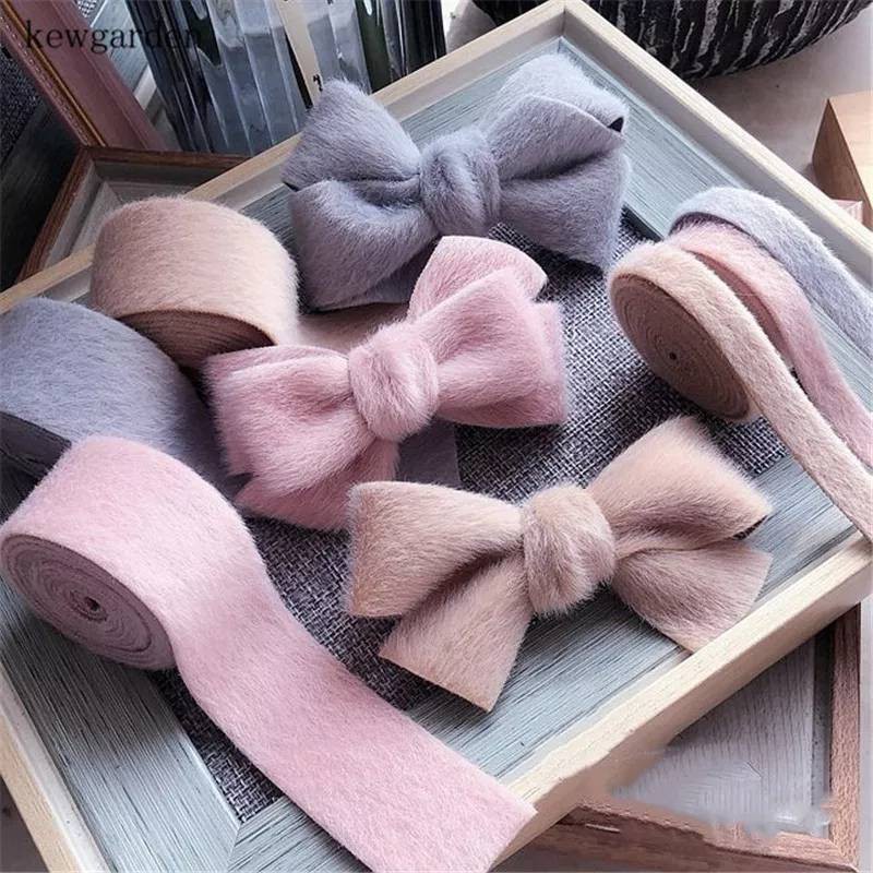 พร้อมส่ง ริบบิ้นผ้าขนมิ้ง ขนเฟอร์ มีหลายสี ขนาด 2.5 และ 3.8 ซม.#KR036