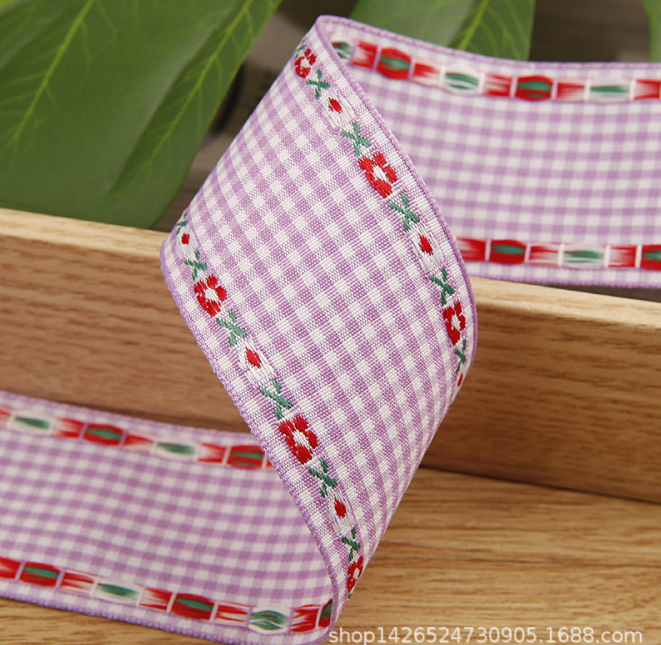 ริบบิ้นผ้าฝ้าย ลายสก๊อด ริมปักดอกไม้ ขนาด 38 มม.