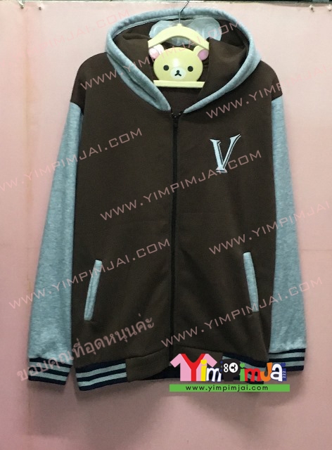 เสื้อฮู๊ด เสื้อกันหนาว เสื้อรุ่น สีน้ำตาลเข้ม แขนยาวเทา หมวกเทาในน้ำตาลเข้ม ซิปดำ มีกระเป๋า สกรีนตามสั่ง V