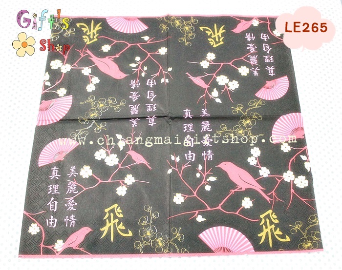 กระดาษแนปกิ้น ลายนกสีแดง ดอกบ๊วย พัด พื้นหลังสีดำ
