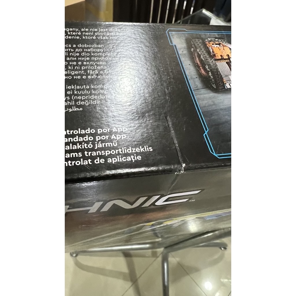 เลโก้ LEGO Technic 42140 App-Controlled Transformation Vehicle (กล่องไม่สวย-Damaged Box)