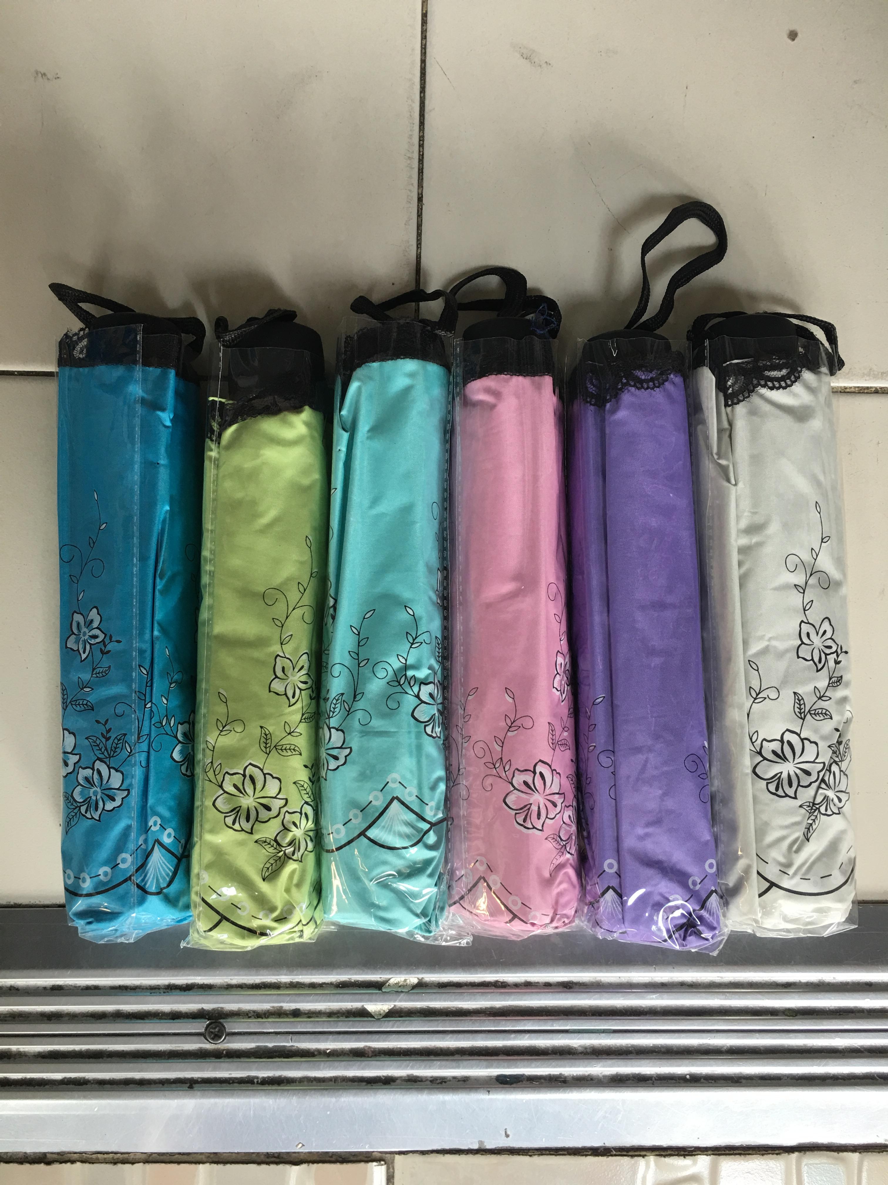 ร่มโค้งแฟชั่นลายดอกไม้มีระบายยูวีสีดำ