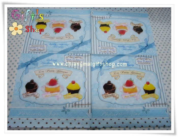 กระดาษแนปกิ้น ลายคัพเค้ก สตรอเบอร์รี่ ช็อกโกแลต วานิลา พื้นหลังสีฟ้าอ่อน