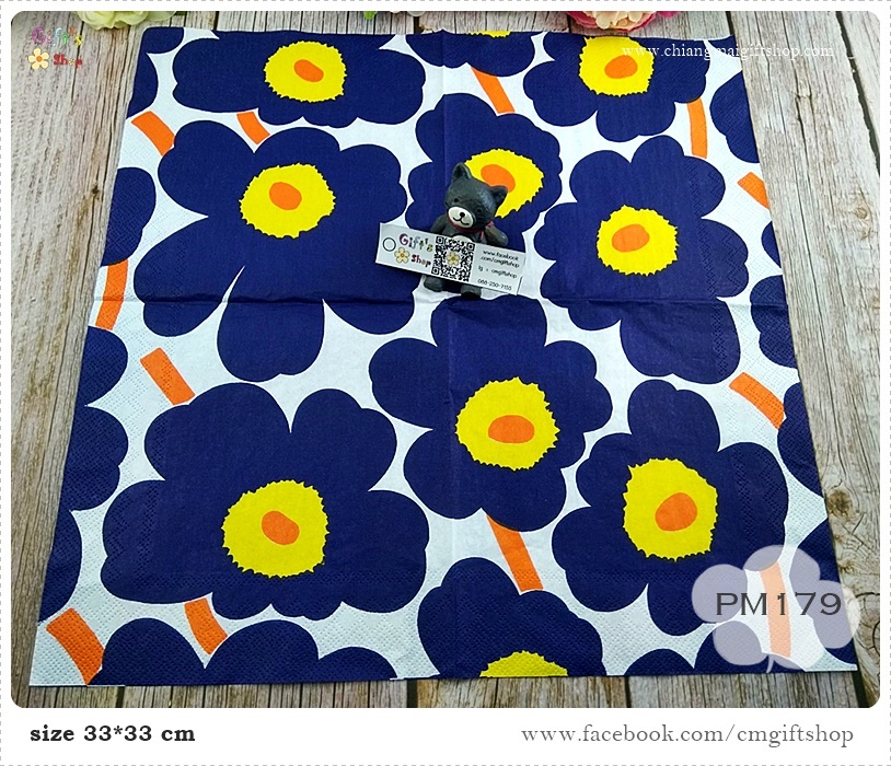 กระดาษแนปกิ้นยุโรป, ลายดอกไม้สีน้ำเงินเข้มเกสรสีเหลืองส้ม, ลายดอกไม้สีน้ำเงินเข้ม, ลาย UNIKKO dark blue, ลายของ marimekko, marimekko, พื้นหลังสีขาว, ลายดอกไม้ใหญ่ๆ