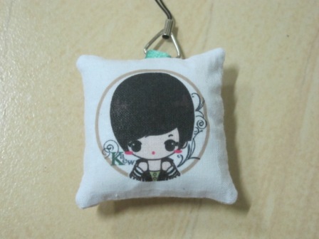 พวงกุญแจหมอนสกรีนเฟย์ ฟาง แก้ว